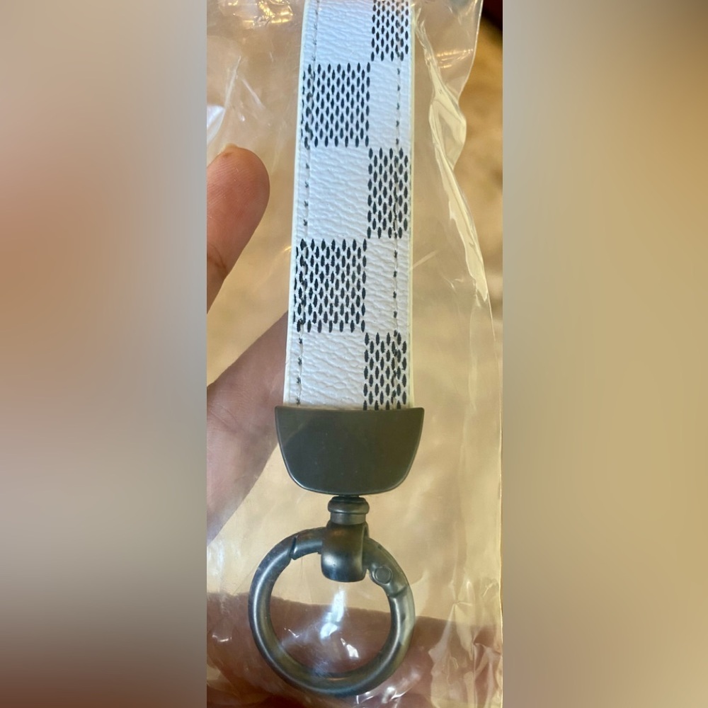 heavy Duty metal keychain accessories- for men and women- black and white